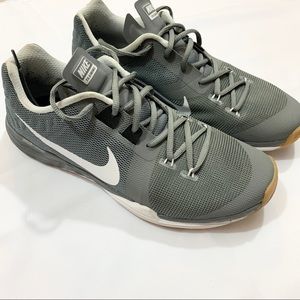 NIKE TRAINERS MENS SIZE 10 US